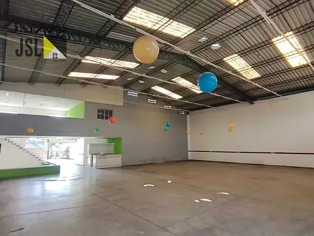 Galpão / Barracão com 700m², para alugar, no bairro Vila Antônio Augusto Luiz em Caçapava