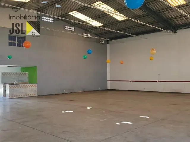 Galpão / Barracão com 700m², para alugar, no bairro Vila Antônio Augusto Luiz em Caçapava