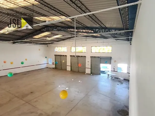 Galpão / Barracão com 700m², para alugar, no bairro Vila Antônio Augusto Luiz em Caçapava
