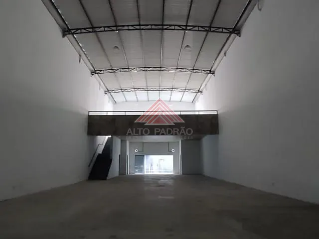 Galpão / Barracão com 300m², para alugar, no bairro Jardim Zaira em Mauá