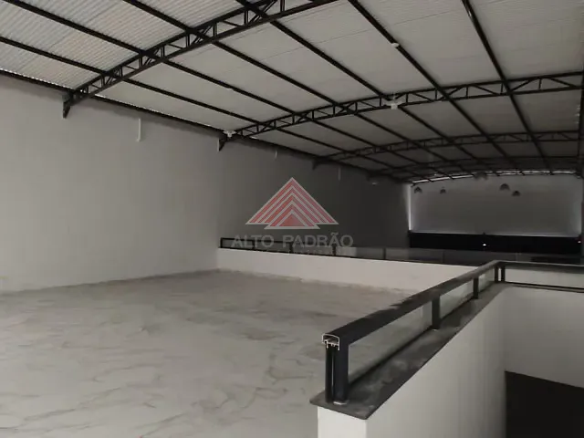 Galpão / Barracão com 300m², para alugar, no bairro Jardim Zaira em Mauá