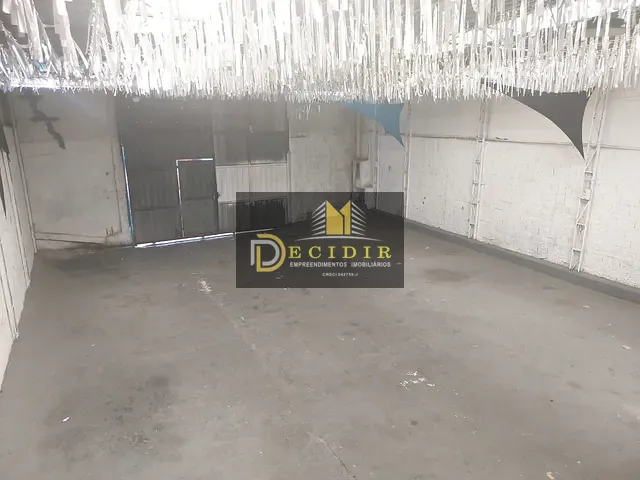 Galpão / Barracão com 250m², para alugar, no bairro Vila Ivg em São Paulo
