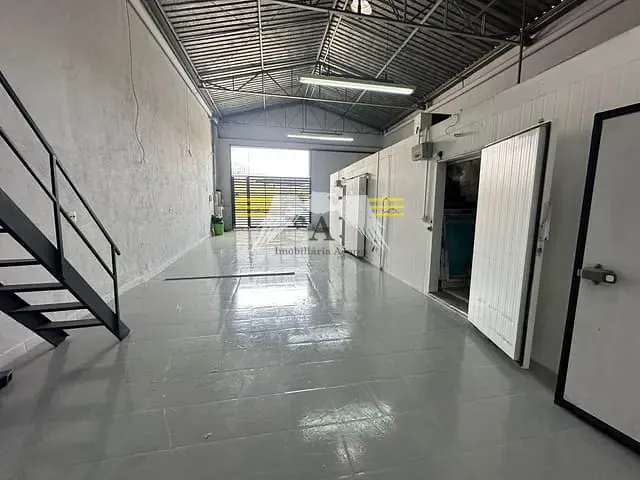 Galpão / Barracão com 190m², para alugar, no bairro Vila Marieta em São Paulo