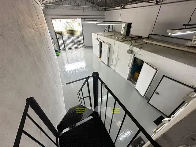 Galpão / Barracão com 190m², para alugar, no bairro Vila Marieta em São Paulo
