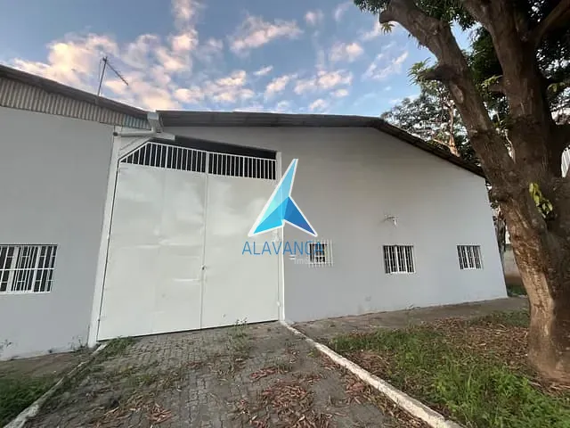 Galpão / Barracão com 653m², para alugar, no bairro Distrito Industrial em Governador Valadares