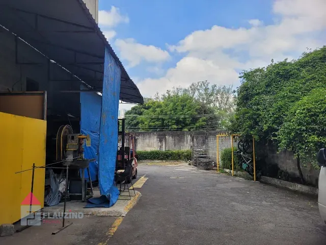 Galpão / Barracão com 3043m², à venda, no bairro Vila Camilópolis em Santo André
