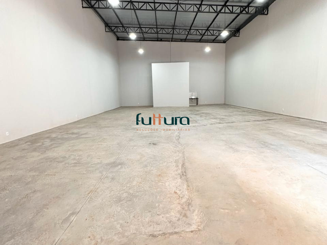 Galpão / Barracão com 360m², para alugar, no bairro Vila Boa Sorte em Goiânia