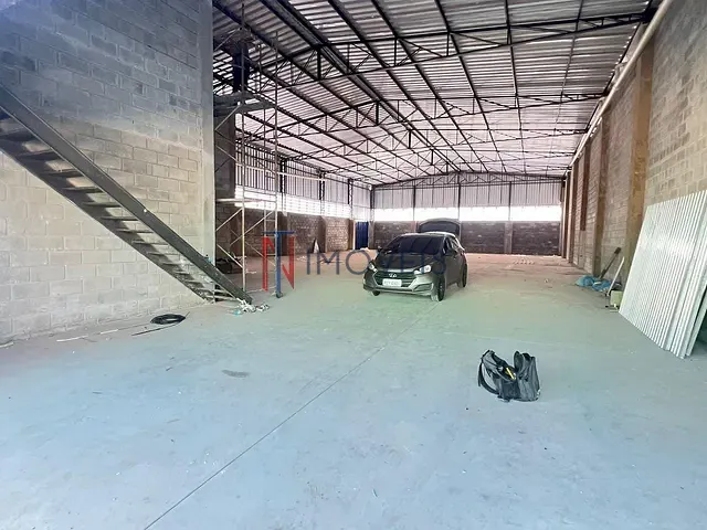 Galpão / Barracão com 594m², para alugar, no bairro Centro em Bom Jesus dos Perdões