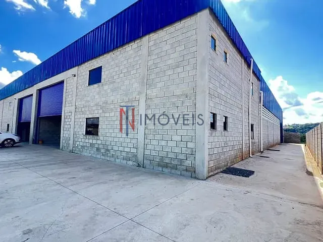 Galpão / Barracão com 594m², para alugar, no bairro Centro em Bom Jesus dos Perdões
