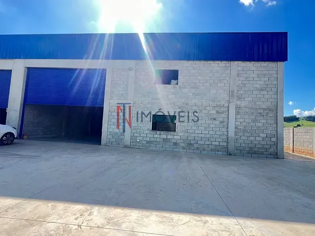 Galpão / Barracão com 594m², para alugar, no bairro Centro em Bom Jesus dos Perdões