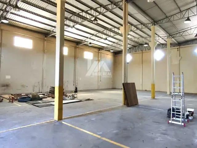 Galpão / Barracão com 800m², à venda ou para alugar, no bairro Colônia Dona Luíza em Ponta Grossa