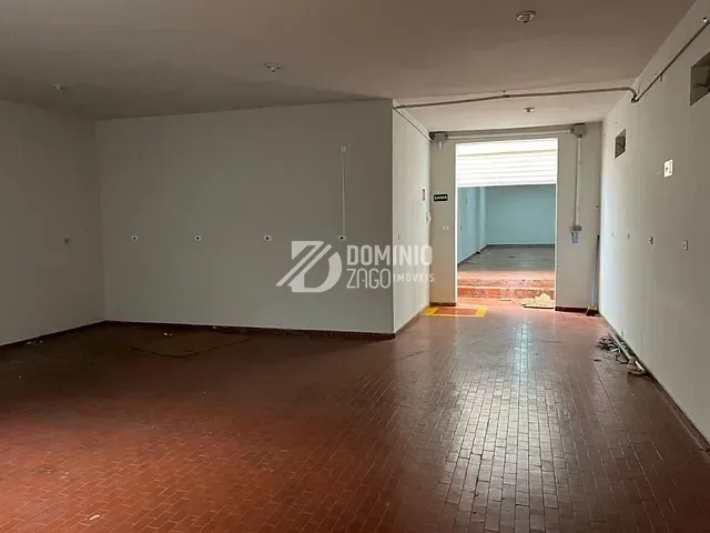 Galpão / Barracão com 255m², para alugar, no bairro São Benedito em Uberaba