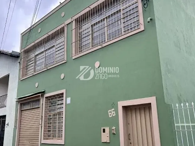 Galpão / Barracão com 255m², para alugar, no bairro São Benedito em Uberaba