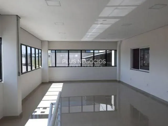 Galpão / Barracão com 1221m², para alugar, no bairro Iporanga em Sorocaba
