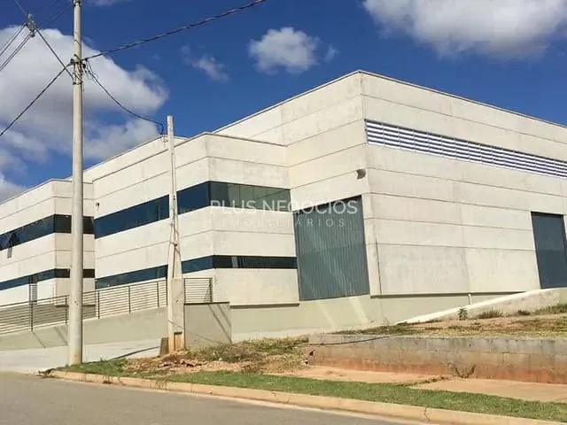 Galpão / Barracão com 1221m², para alugar, no bairro Iporanga em Sorocaba