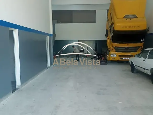 Galpão / Barracão com 250m², para alugar, no bairro Piratininga em Osasco