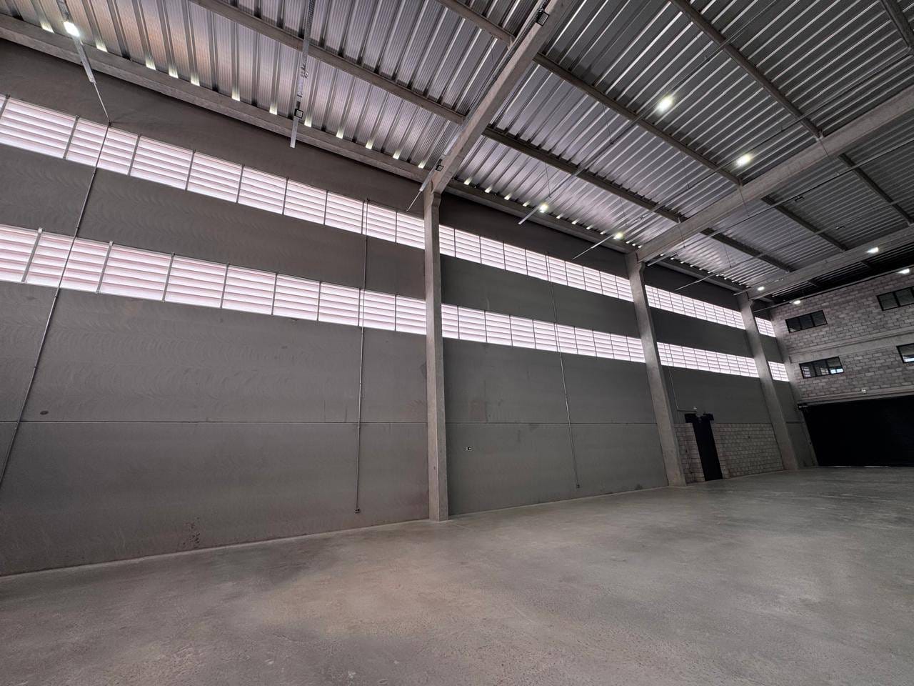 Depósito-Galpão-Armazém para alugar, 1130m² - Foto 15