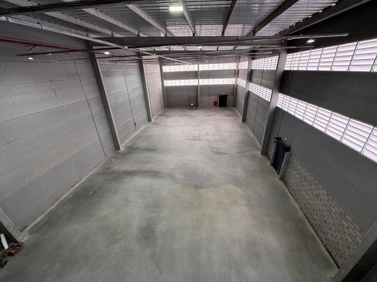 Depósito-Galpão-Armazém para alugar, 1130m² - Foto 5