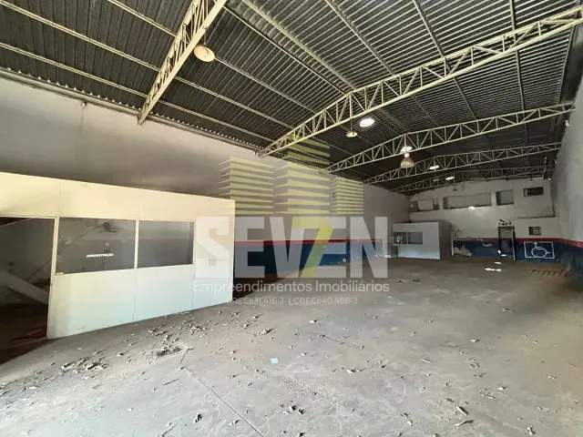 Galpão / Barracão com 396m², para alugar, no bairro Núcleo Residencial Presidente Geisel em Bauru