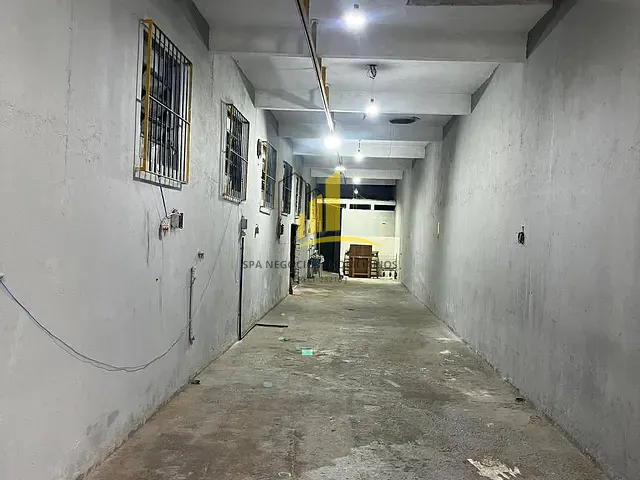 Galpão / Barracão à venda ou para alugar, no bairro Vila Carmosina em São Paulo