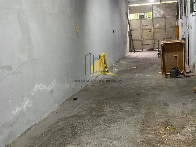 Galpão / Barracão à venda ou para alugar, no bairro Vila Carmosina em São Paulo