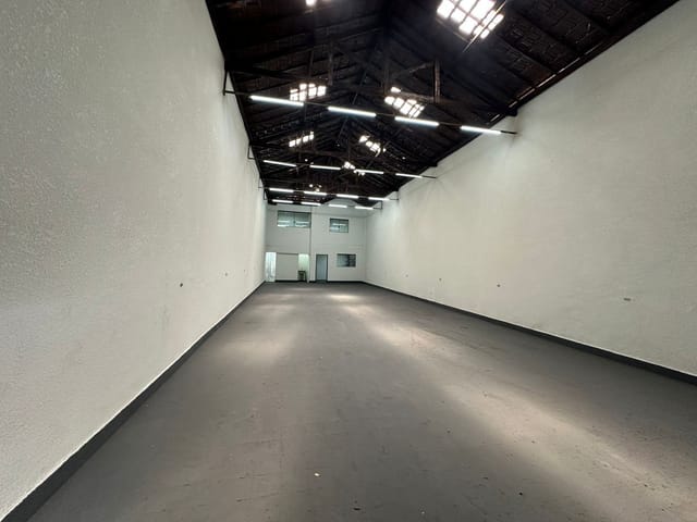 Foto do Galpão / Barracão - ⚡ Galpão de 300m² com Força Trifásica e Pé-Direito de 7m no Belém! Fácil Acesso à Salim Farah Maluf 📍 | Organização Imobiliária Açores