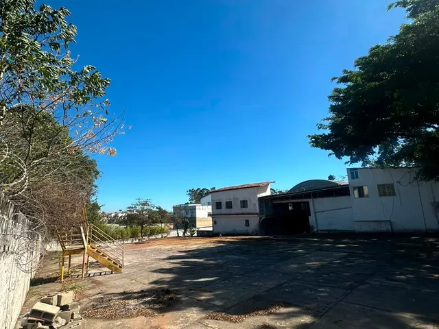 Galpão / Barracão à venda, no bairro Granja dos Cavaleiros em Macaé