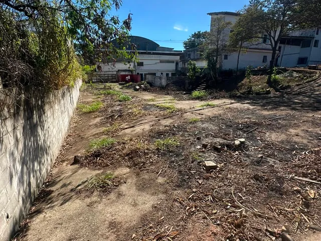 Galpão / Barracão à venda, no bairro Granja dos Cavaleiros em Macaé