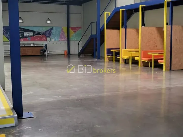 Galpão / Barracão com 2300m², para alugar, no bairro Tamboré em Barueri