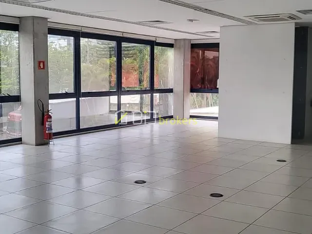 Galpão / Barracão com 2300m², para alugar, no bairro Tamboré em Barueri