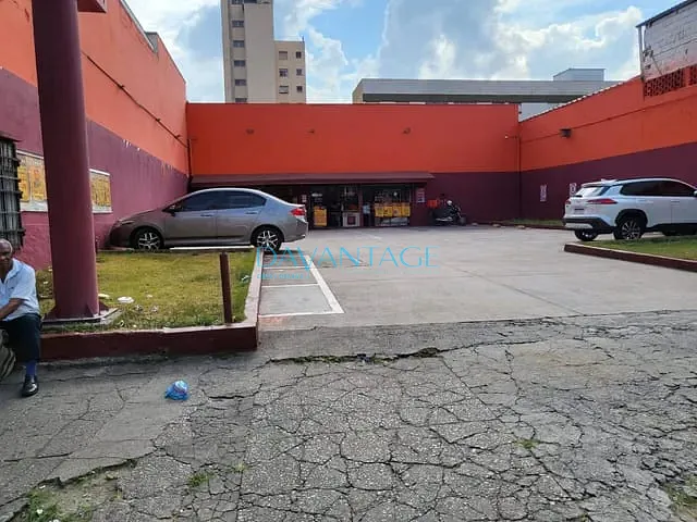 Galpão / Barracão com 816m², para alugar, no bairro Lapa em São Paulo