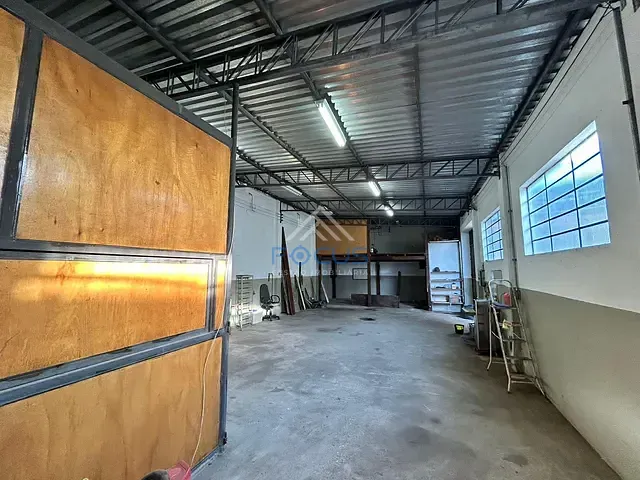 Galpão / Barracão com 300m², para alugar, no bairro Jardim Vera Cruz em Louveira