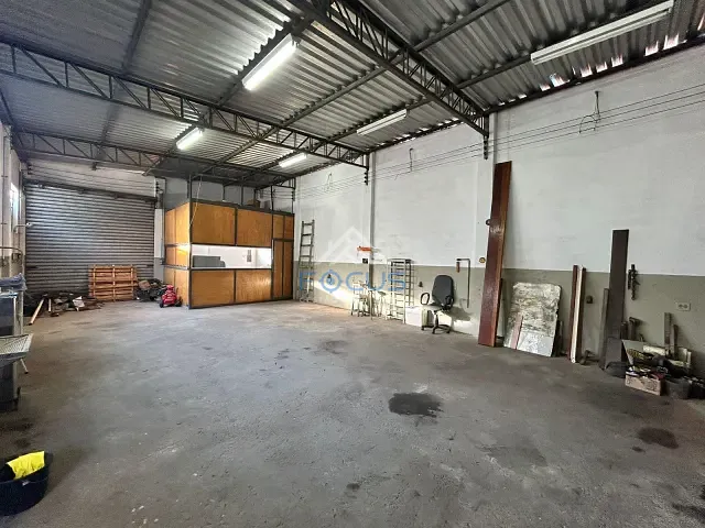 Galpão / Barracão com 300m², para alugar, no bairro Jardim Vera Cruz em Louveira