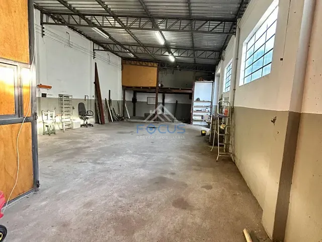 Galpão / Barracão com 300m², para alugar, no bairro Jardim Vera Cruz em Louveira