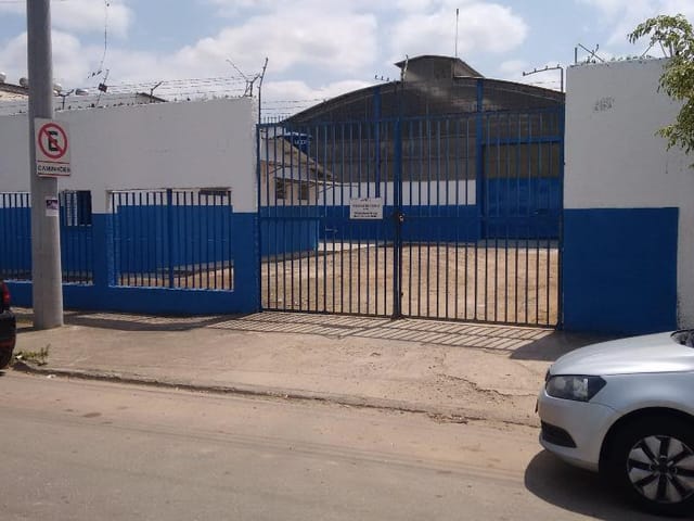 Foto do Galpão / Barracão - Galpão no Chácaras Reunidas - 660m², pé direito alto, mesanino, excelente localização - Venda & Locação - Estuda permuta! | RUSSI IMÓVEIS