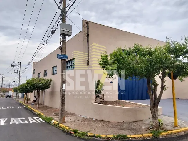Galpão / Barracão com 270m², para alugar, no bairro Parque Novo São Geraldo em Bauru