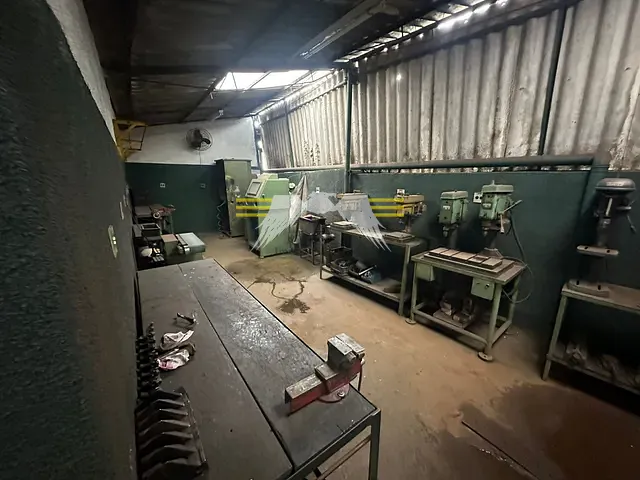 Galpão / Barracão à venda, no bairro Parque dos Bancários em São Paulo