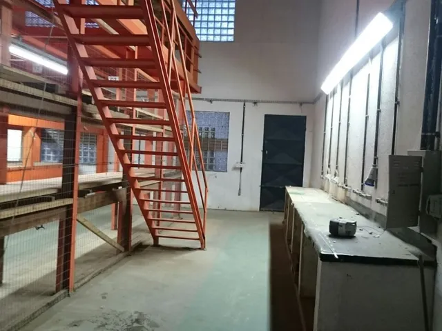 Galpão / Barracão à venda ou para alugar, no bairro Novo Cavaleiro em Macaé