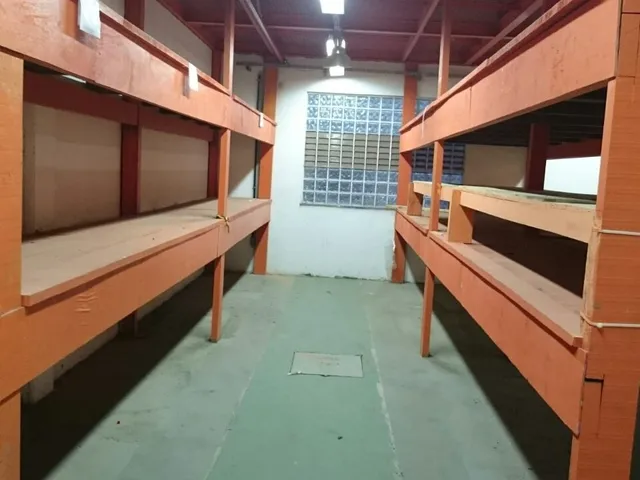 Galpão / Barracão à venda ou para alugar, no bairro Novo Cavaleiro em Macaé