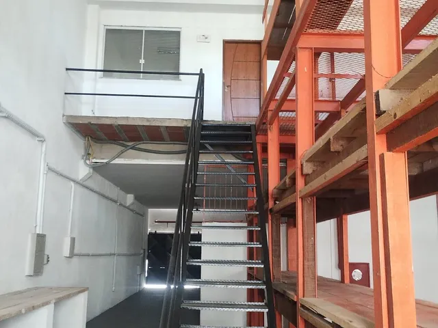 Galpão / Barracão à venda ou para alugar, no bairro Novo Cavaleiro em Macaé