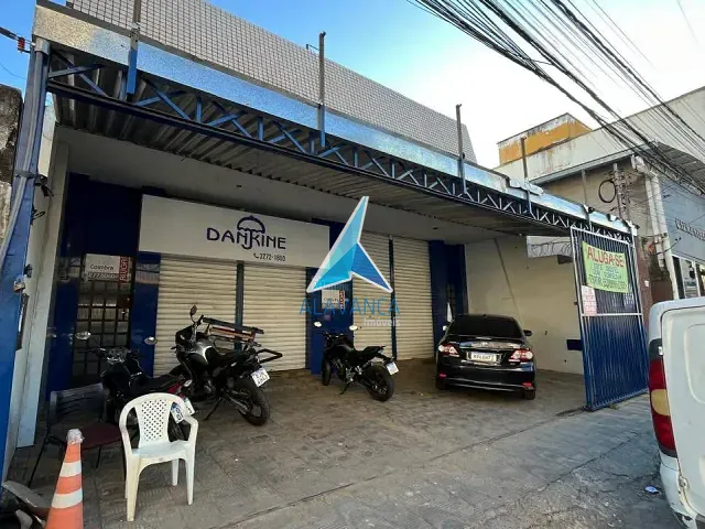 Galpão / Barracão com 458m², para alugar, no bairro Centro em Governador Valadares