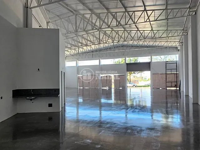 Galpão / Barracão com 634m², para alugar, no bairro Messiânico em Londrina