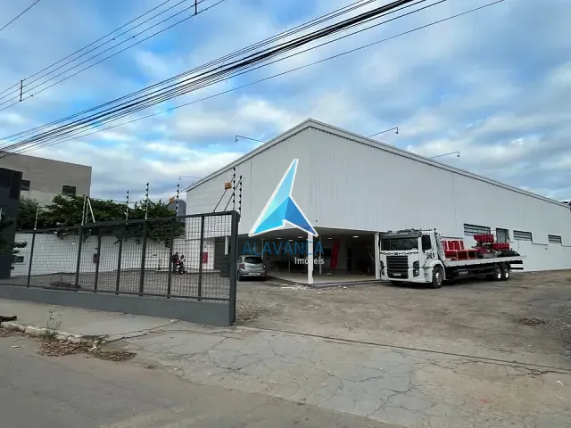 Galpão / Barracão com 1000m², para alugar, no bairro Vila Rica em Governador Valadares