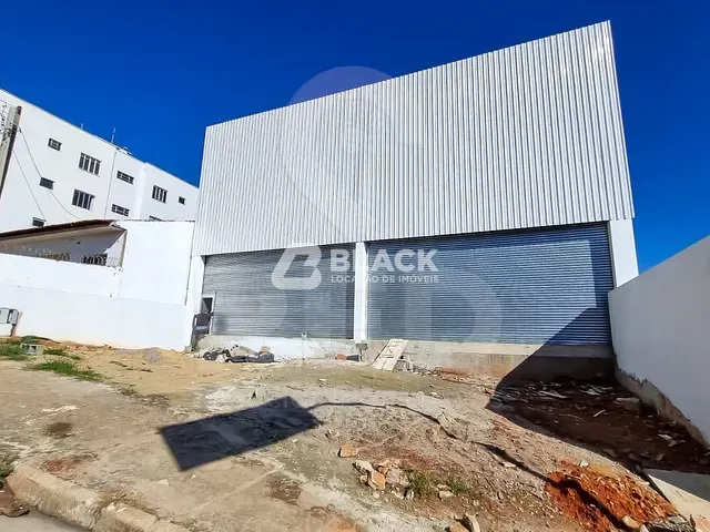 Galpão / Barracão com 288m², à venda ou para alugar, no bairro Jardim Simus em Sorocaba