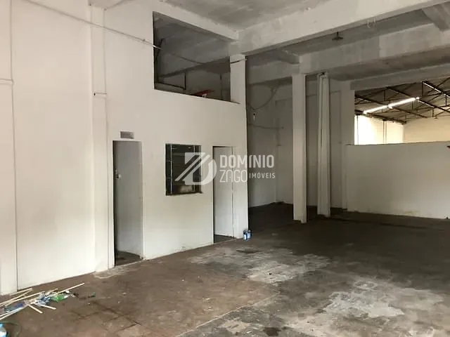 Galpão / Barracão com 420m², à venda ou para alugar, no bairro Parque das Américas em Uberaba