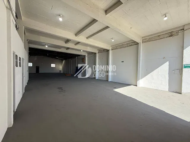 Galpão / Barracão com 420m², à venda ou para alugar, no bairro Parque das Américas em Uberaba