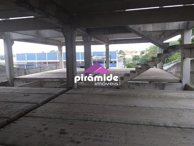 Galpão / Barracão com 1800m², à venda, no bairro Chácaras Reunidas em São José dos Campos