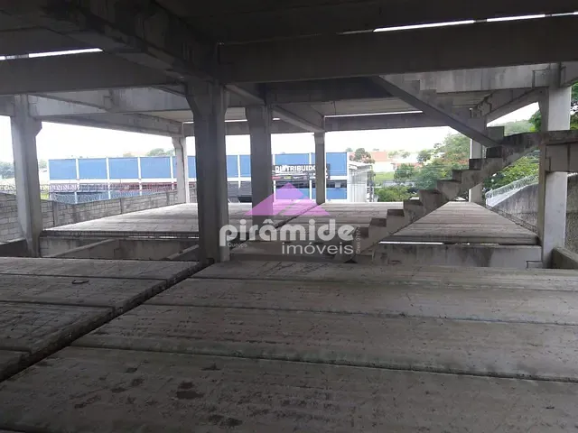 Galpão / Barracão com 1800m², à venda, no bairro Chácaras Reunidas em São José dos Campos