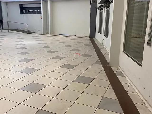 Galpão / Barracão com 680m², para alugar, no bairro Conjunto Parigot de Souza 1 em Londrina