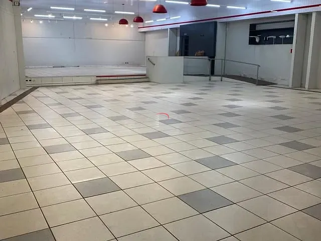 Galpão / Barracão com 680m², para alugar, no bairro Conjunto Parigot de Souza 1 em Londrina